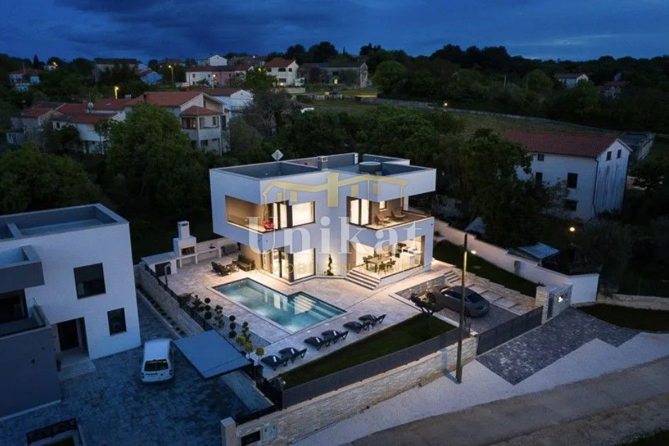 Čudovita vila z razgledom na morje v okolici Marčane